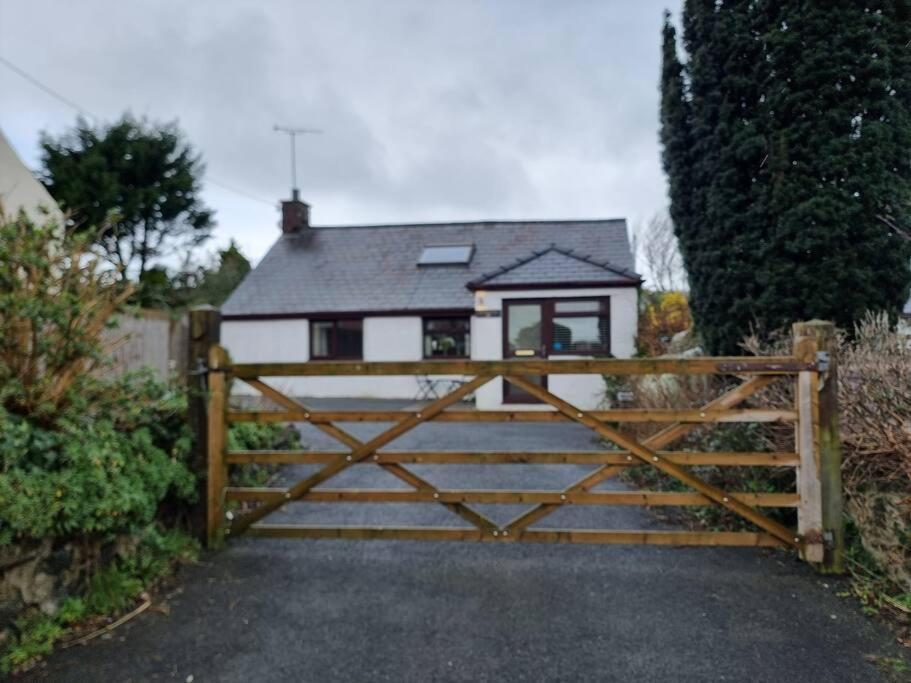Villa Yr Hen Efail à Ederyn Extérieur photo